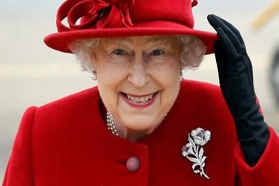 ملکه الیزابت با تمسخر: هنوز زنده‌ام!