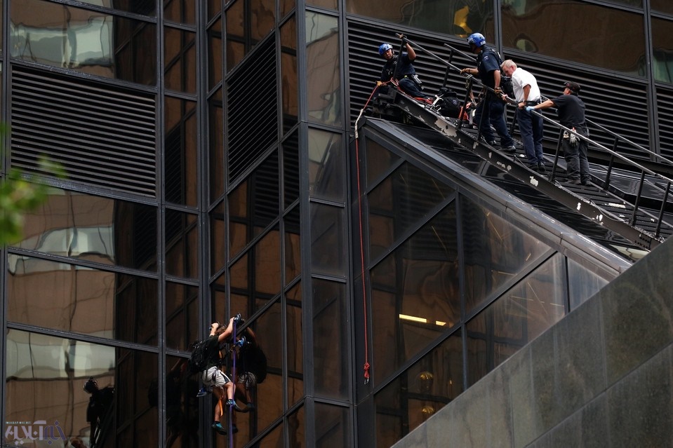 دستگیری مردی که از برج ترامپ بالا رفت(تصاویر)