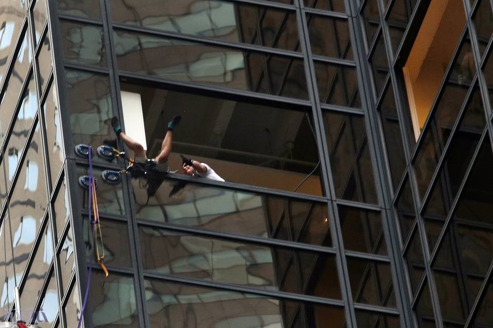دستگیری مردی که از برج ترامپ بالا رفت(تصاویر)