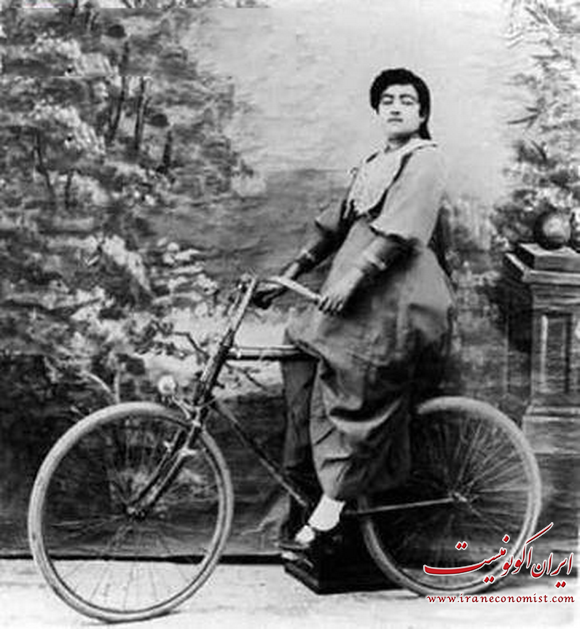 زن دوچرخه سوار در عهد قاجار +عكس