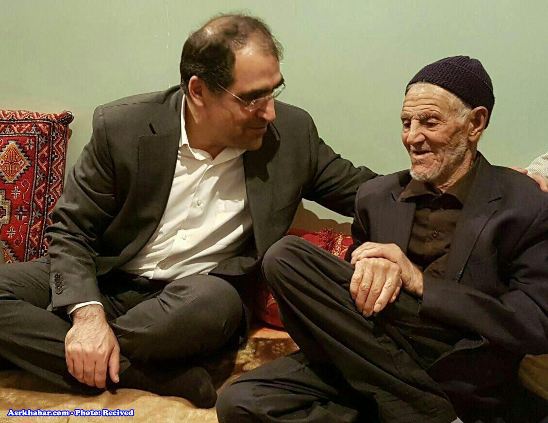 دیدار وزیر بهداشت با پدر سردار سلیمانی (عکس)
