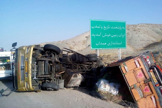 نجات معجزه آسای راننده خاور بعد از تصادف (تصاویر)