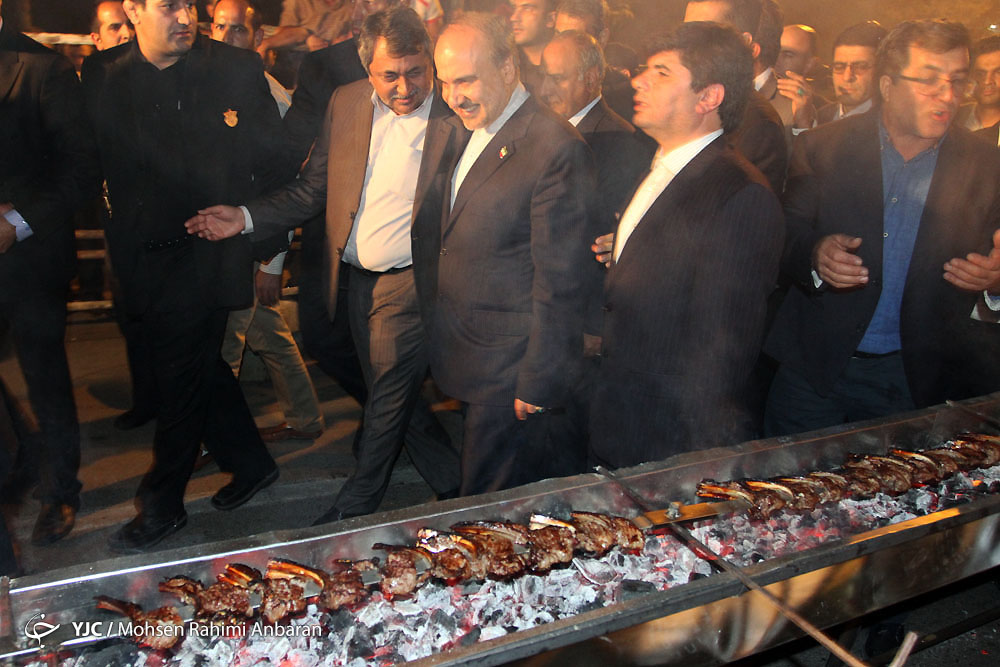 عكس: پخت طولانی‌ترین شیشلیک جهان ‌در شاندیز مشهد