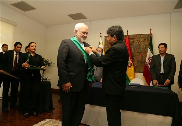 عالی‌ترین نشان دولت بولیوی به ظریف اعطا شد (تصاویر)