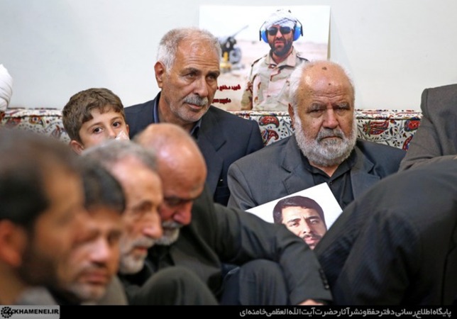 تصاویر: دیدار جمعی از خانواده‌های شهدای مدافع حرم با رهبری