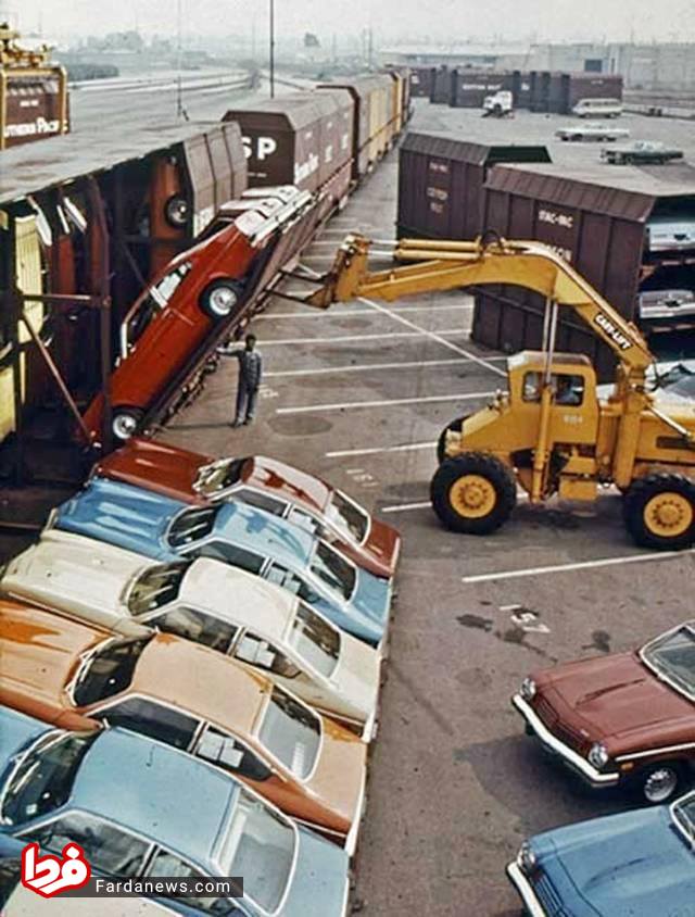 عکس: شیوه جالب ارسال خودروها با قطار در دهه ۷۰