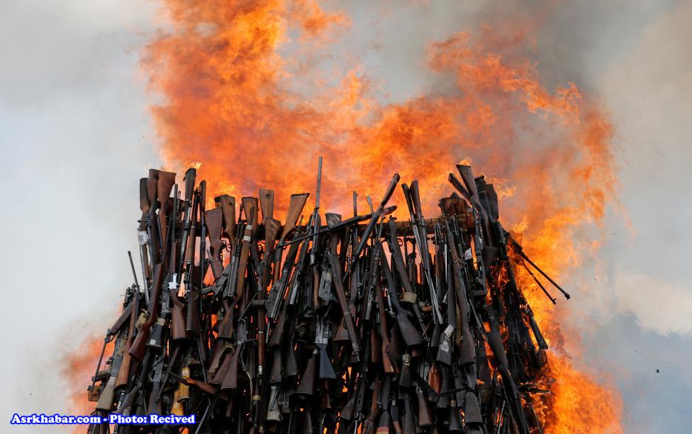 مراسم اسلحه سوزان در کنیا (عکس)
