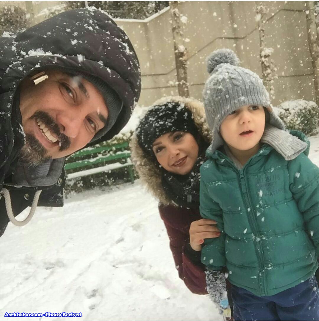 برف بازی بازیگر مشهور ایرانی با همسر و فرزندش (عکس)