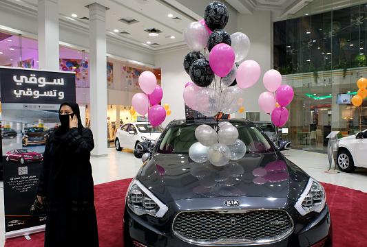 اولین نمایشگاه خودرو برای زنان در عربستان افتتاح شد(تصاویر)