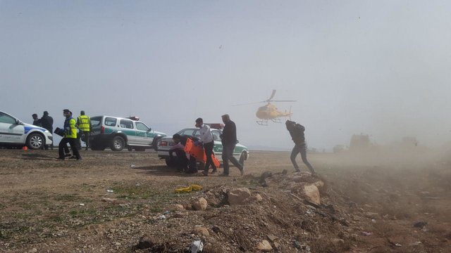 مصدومیت 15 نفر در پی واژگونی اتوبوس در جاده‌ مهارلوی شیراز (+عکس)