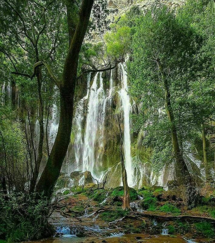 آبشاری زیبا در غرب ایران (+عکس)