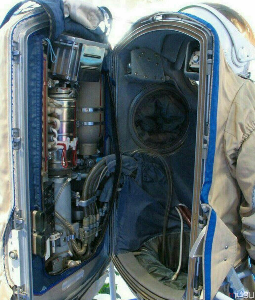 نمای داخل لباس فضانوردان (عکس)