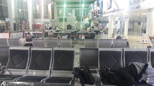 سرگردانی مسافران پرواز تهران- کیش در فرودگاه بندرعباس (+عکس)