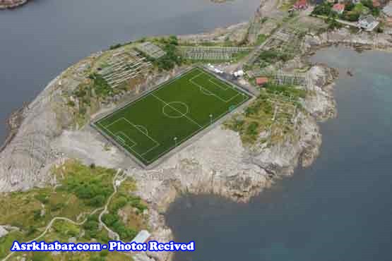 زمین فوتبال رویایی در یک جزیره (+عکس)
