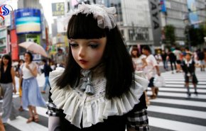 جولان اولین عروسک انسان‌نما در خیابان‌های ژاپن (+عکس)