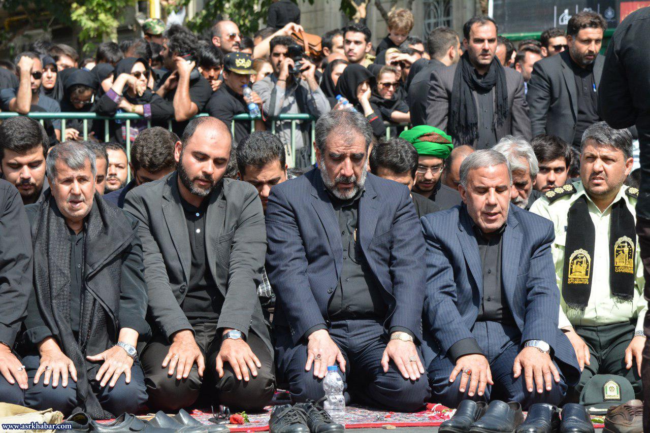 رئیس پلیس آگاهی تهران در نماز ظهر عاشورا(عكس)