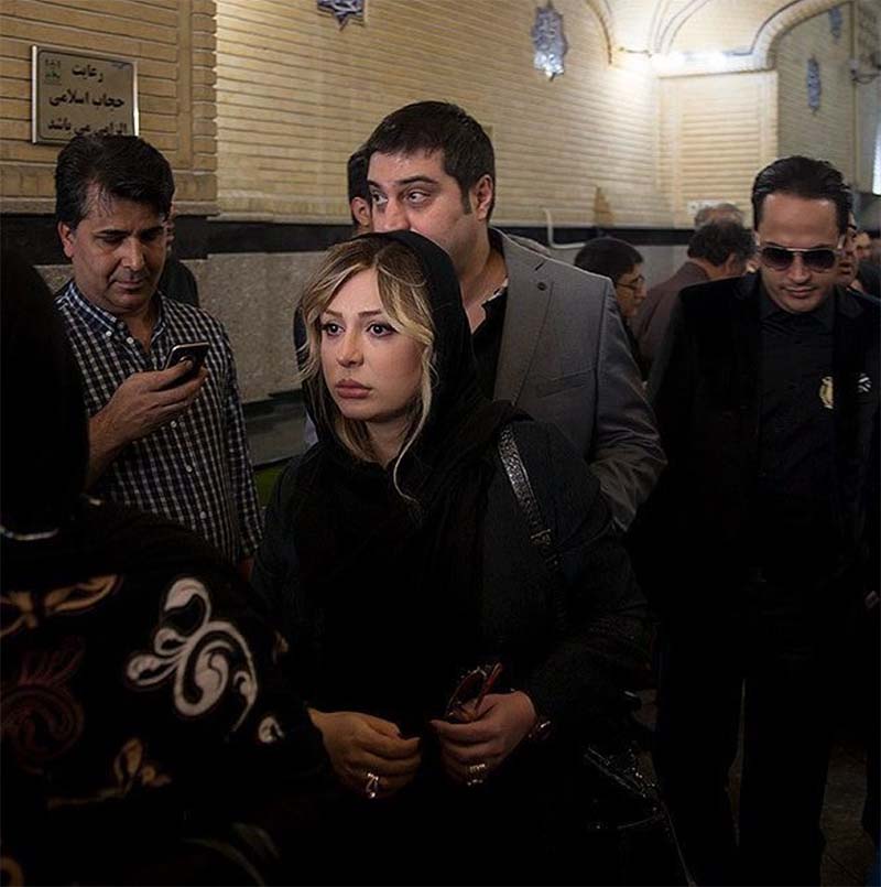 تیپ «نیوشا ضیغمی» در مراسم یادبود ناصر ملک‌مطیعی (+عکس)