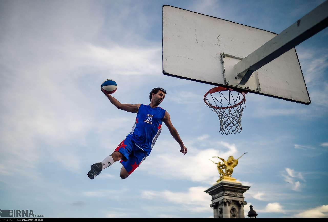 حرکت نمایشی بسکتبالیست فرانسوی برای میزبانی المپیک 2024 پاریس (+عکس)