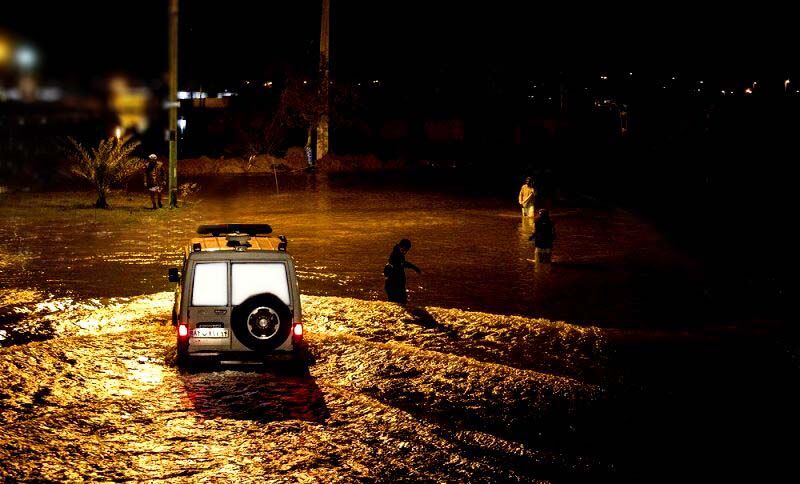 سیلاب راه ارتباطی 13روستای قلعه‌گنج را در استان کرمان قطع کرد