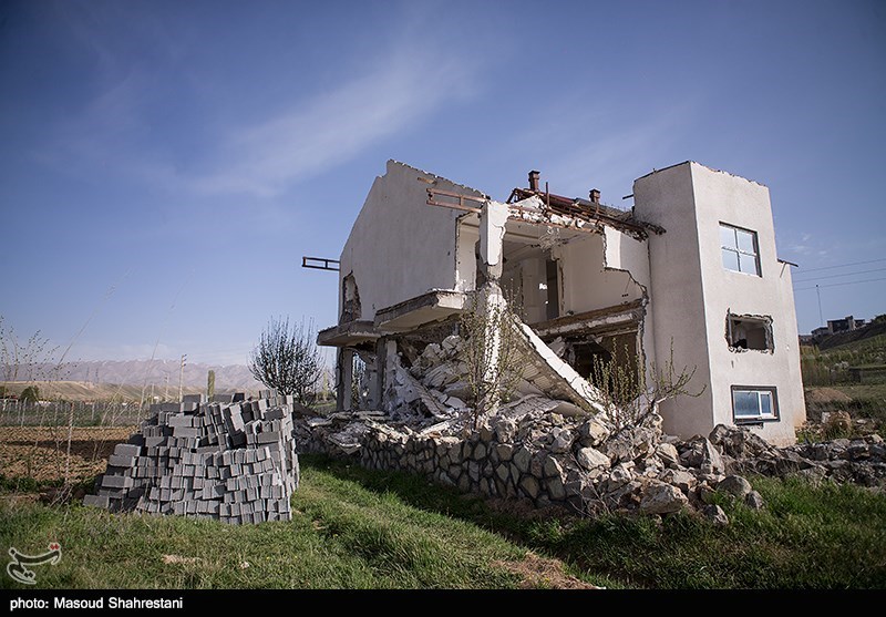 تخریب ویلای غیرمجاز در فیروزکوه (+عکس)