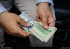 بلومبرگ: تلاش‌های ایران برای مهار نرخ ارز موثر بوده است