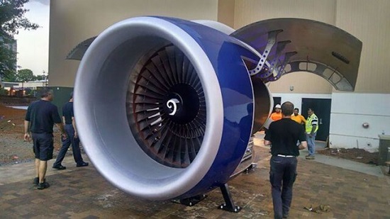 تبدیل موتور بوئینگ 757 به باربیکیو! (+عکس)