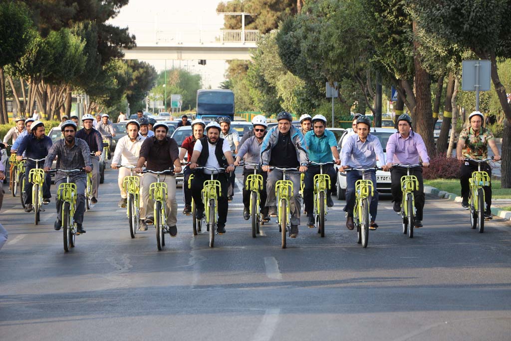 دوچرخه سواری شهردار منطقه 20 با خبرنگاران