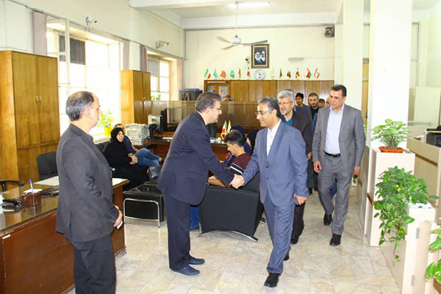 دیدار صمیمانه عضو هیات مدیره بانک ملی ایران با کارکنان و مشتریان چند شعبه بانک در مشهد
