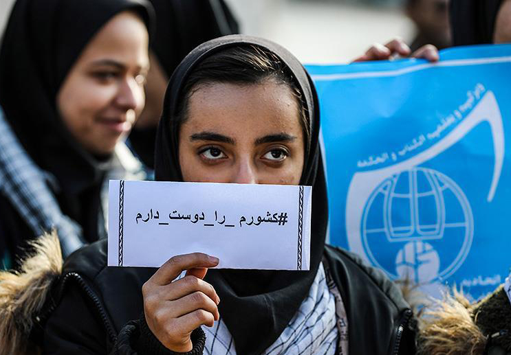 پیام یک دختر به اشرار در راهپیمایی مردم اردبیل (+عکس)
