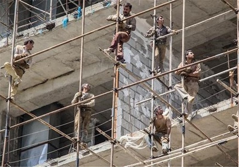 انتقاد مقام كارگري از ليست انتظار 8 هزار كارگر ساختماني در تهران براي بيمه