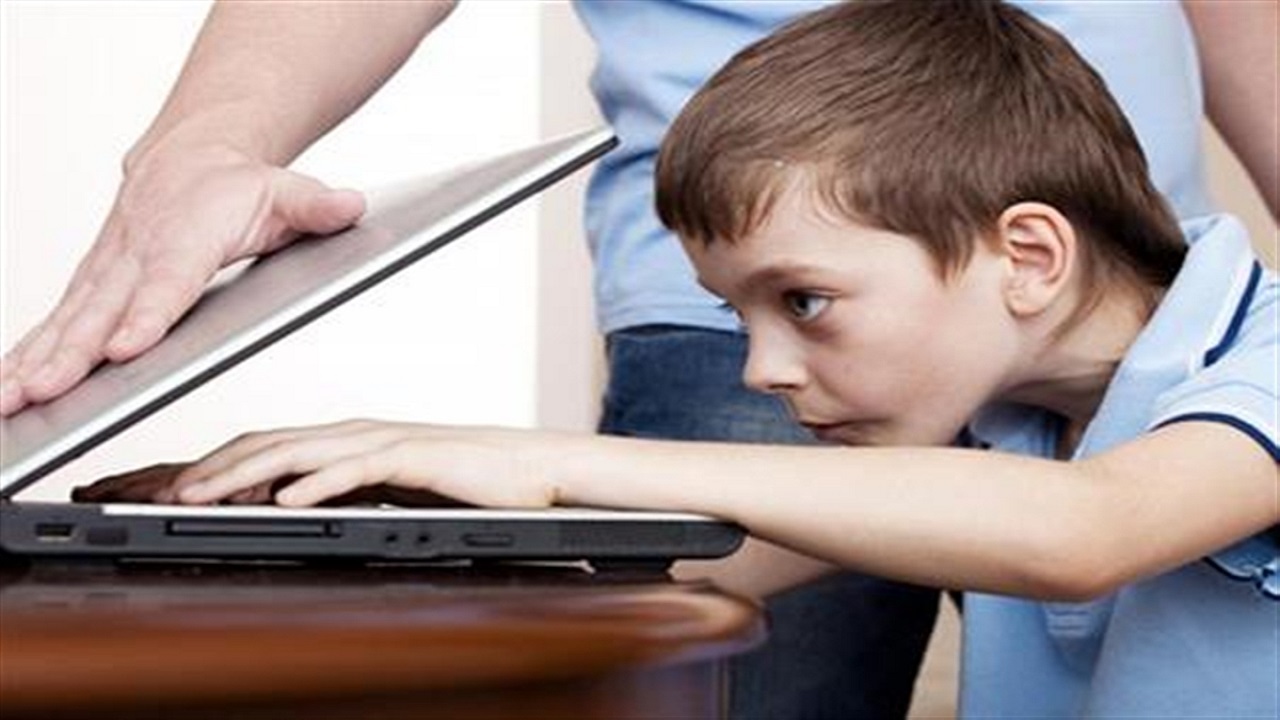 اعتیاد اینترنتی در کمین کودکان و نوجوانان