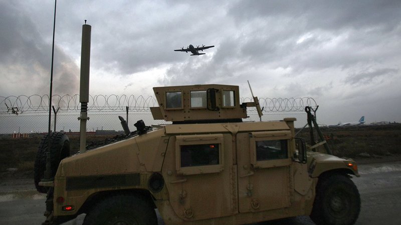 ورود کاروان نظامیان آمریکایی با تجهیزات نظامی از کویت به عراق
