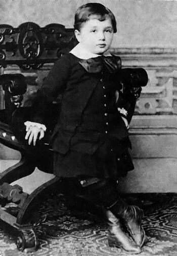 عکس قدیمی و کمتر دیده شده بچگی آلبرت انیشتین