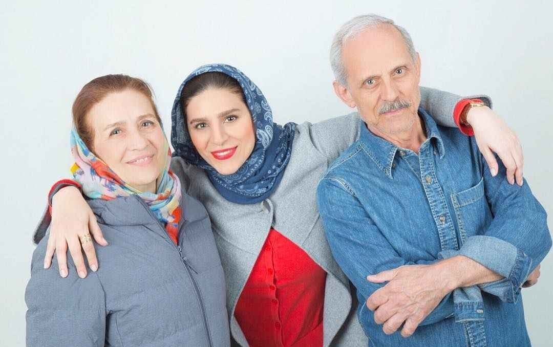 سحر دولتشاهی در کنار پدر و مادرش(عكس)