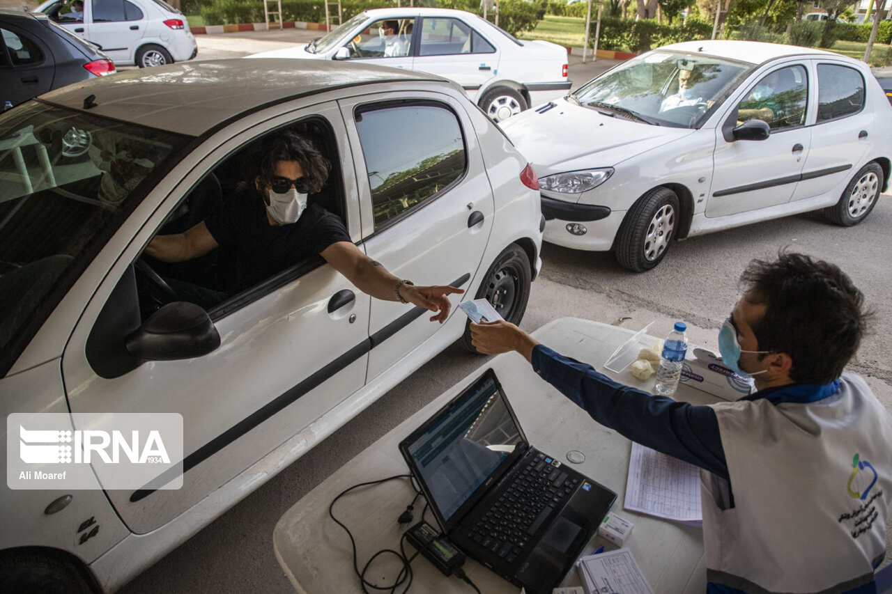 روی خط شهر؛ آغاز واکسیناسیون خودرویی در باغ پرندگان تهران