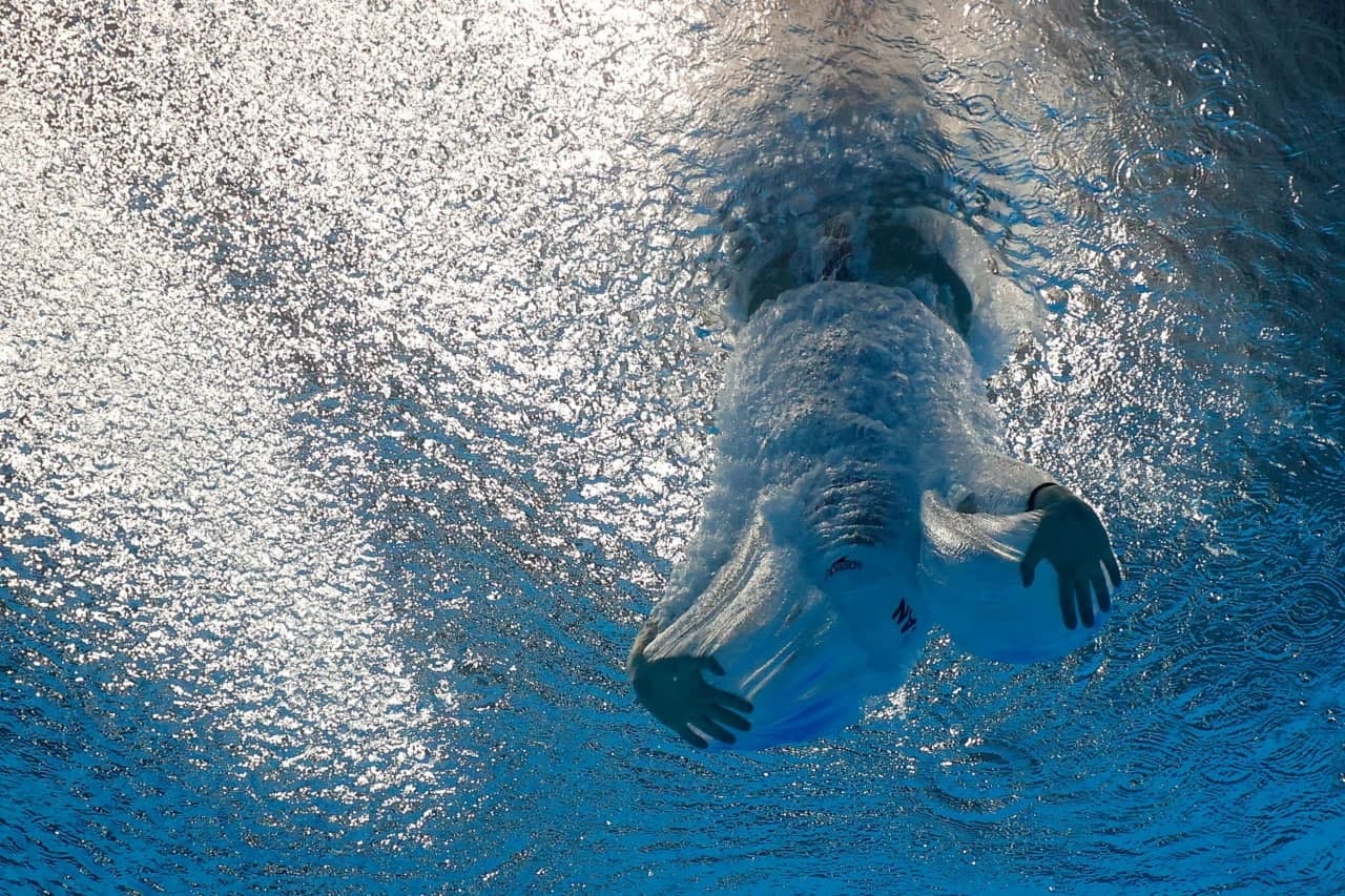 تصویر منتخب رویترز از تمرین یک شناگر در المپیک ۲۰۲۰