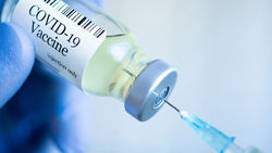 یک ویروس‌ شناس: ۴۸ ساعت قبل از تزریق واکسن کرونا مسکن مصرف نکنید