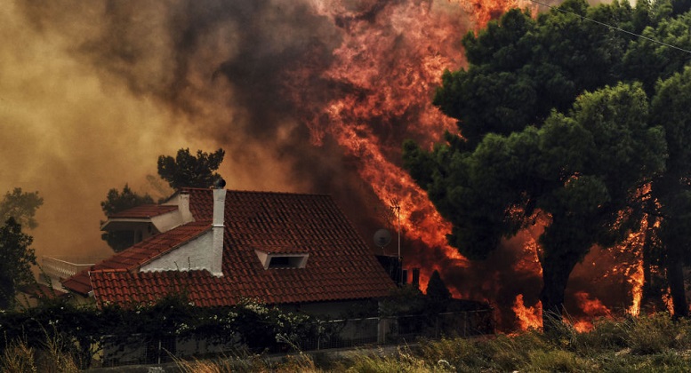 ادامه آتش سوزی در جنگل‌های یونان و کانادا