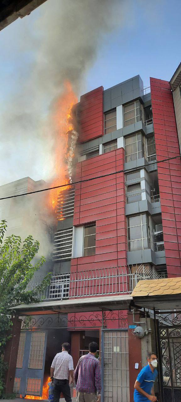 آتش سوزی در دفتر عصرایران (عکس )