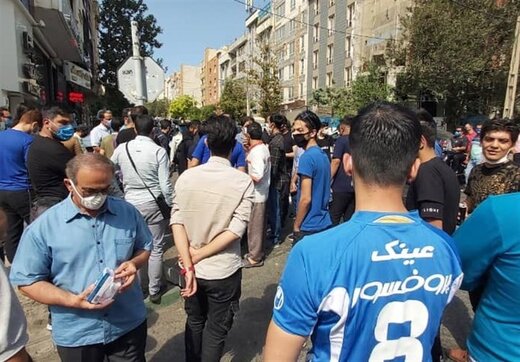 تجمع هواداران استقلال مقابل وزارت ورزش