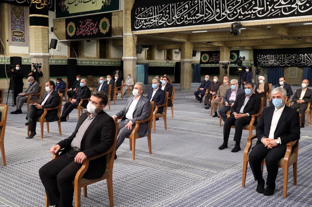 تصویری از وزیر دولت روحانی در دیدار دولت رئیسی با رهبر انقلاب