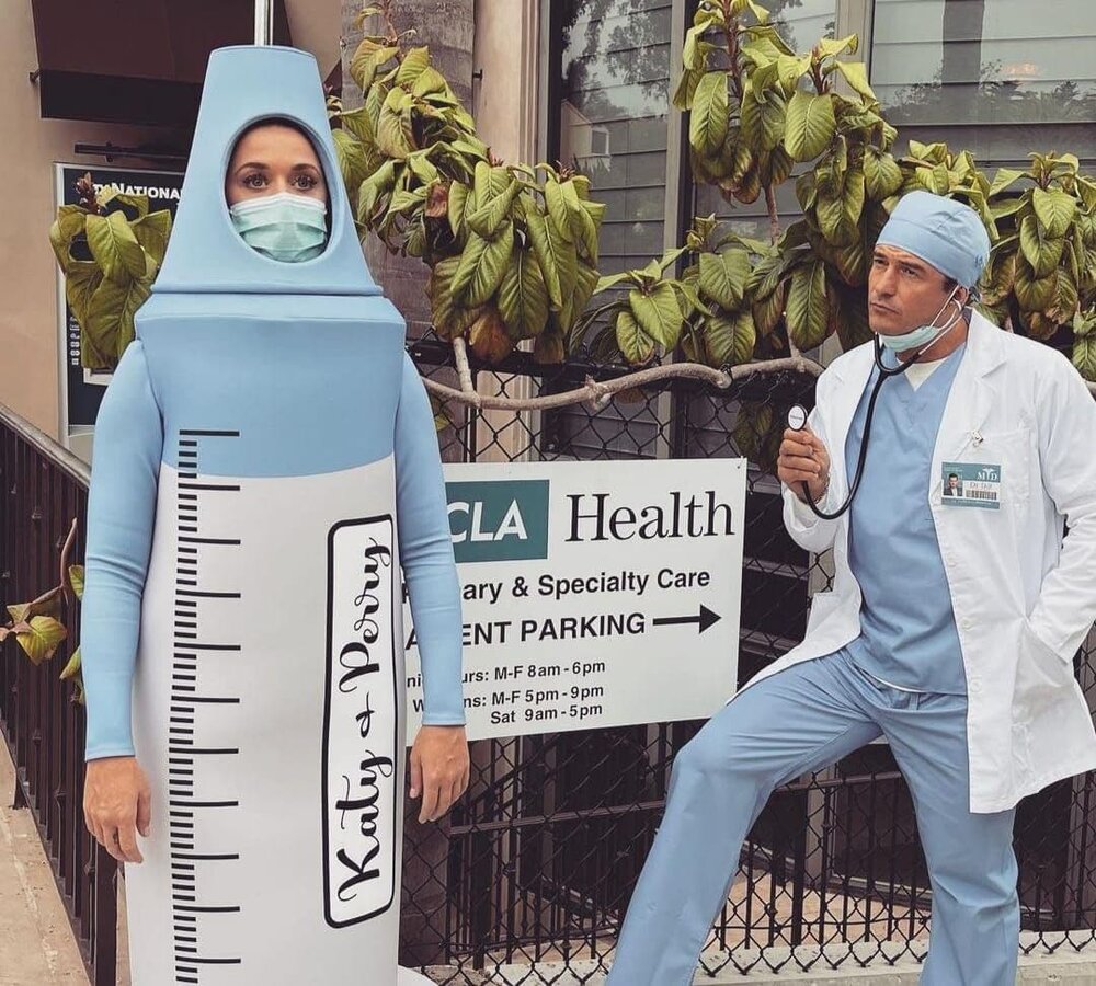 عکس | لباس هالووین کیتی پری و اورلاندو بلوک برای تشویق مردم به واکسیناسیون