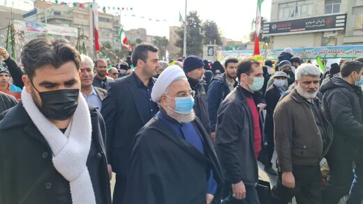 روحانی در حاشیه راهپیمایی ۲۲ بهمن: انقلاب اسلامی متعلق به «همه مردم» است / انقلاب، مال گروه و جناحی نیست