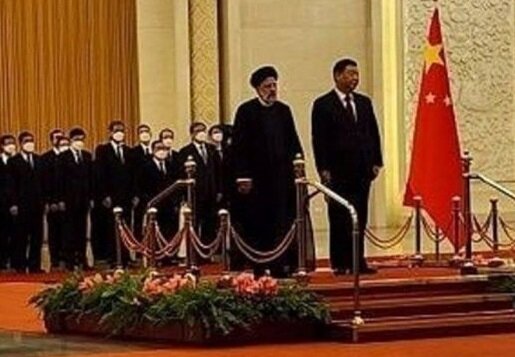 شلیک «۲۱ گلوله توپ» به افتخار رئیس جمهور / همتای چینی رئیسی از او استقبال کرد