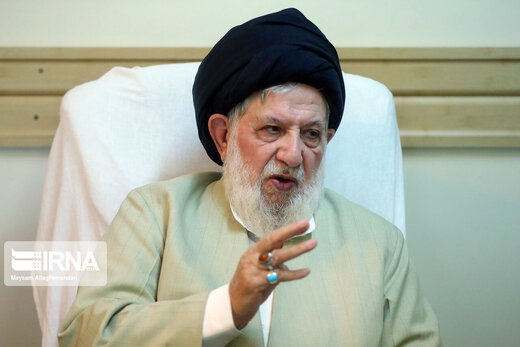 آیت‌الله محمد خامنه‌ای : ایران به بن بست نرسیده / فرانسه رو به نابودی است، امریکا اگر فشار صهیونیست ها و قدرت نظامی آنها نبود تاکنون از هم پاشیده بود