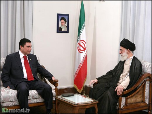 رهبر انقلاب در دیدار رئیس‌جمهوری ترکمنستان : سیاست ایران، گسترش روابط با همسایگان است
کمیسیون همکاری‌های مشترک ، فعال جدی باشد تا توافق‌ها به سرانجام برسد