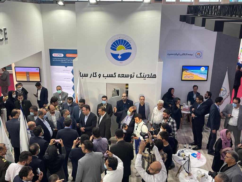 بازدید رئیس کل بیمه مرکزی از غرفه هلدینگ سبا