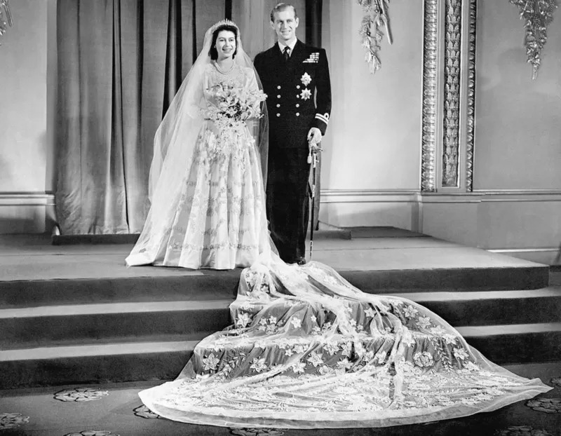 عکسی از لباس عروس لاکچری ملکه الیزابت