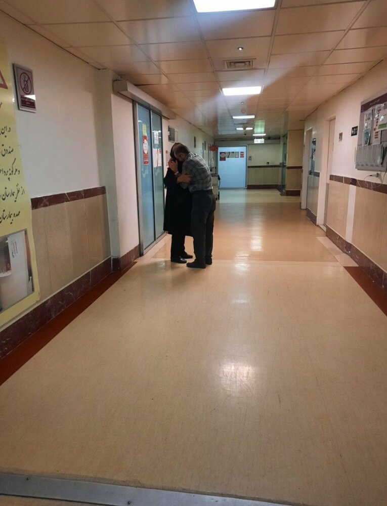 تصویر دلخراش از مادربزرگ و پدر مرحوم «مهسا امینی» در بیمارستان