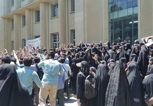 انتقاد رئیس دانشگاه تهران از «تچمع و تحریم کلاس‌ها» / ورود لباس شخصی‌ها به دانشگاه در حداقل‌ترین میزان ممکن اتفاق افتاد